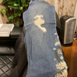 I have pair blue jeans with flower design down the legs / straight crop